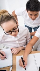 Schüler der Multischule beim Lernen